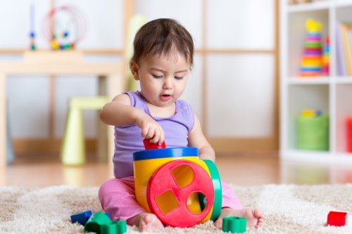8 Rekomendasi Mainan untuk Stimulasi Bayi 10 Bulan - Nutriclub