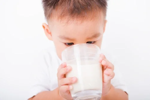 Ilustrasi susu formula diminum lebih dari 2 jam-nutriclub