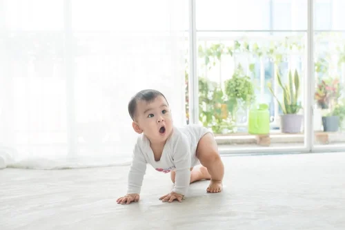 perkembangan bayi 8 bulan-nutriclub