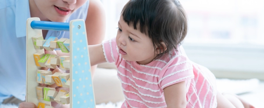 Banner Artikel Ciri-Ciri Autisme pada Bayi Berdasarkan Usia, Kapan Harus Waspada?