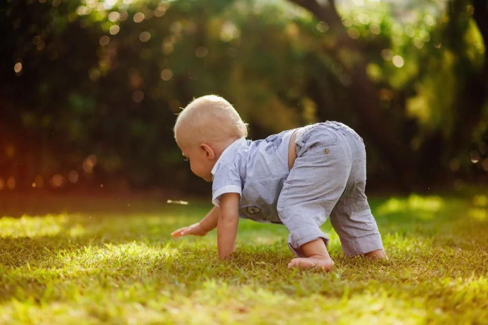 Umur Berapa Bayi Bisa Merangkak dan Tips Stimulasinya - Nutriclub