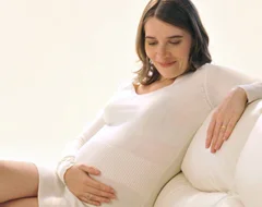 memeriksakan-kehamilan-ke-dokter-kandungan_small