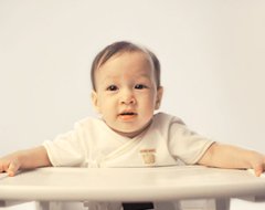 tips-memperkenalkan-makanan-pada-bayi-6-8-bulan_small