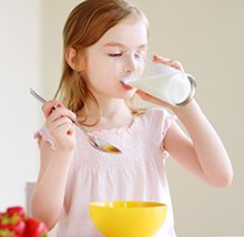 mengenal-susu-formula-terhidrolisis-dan-manfaatnya-bagi-bayi_small